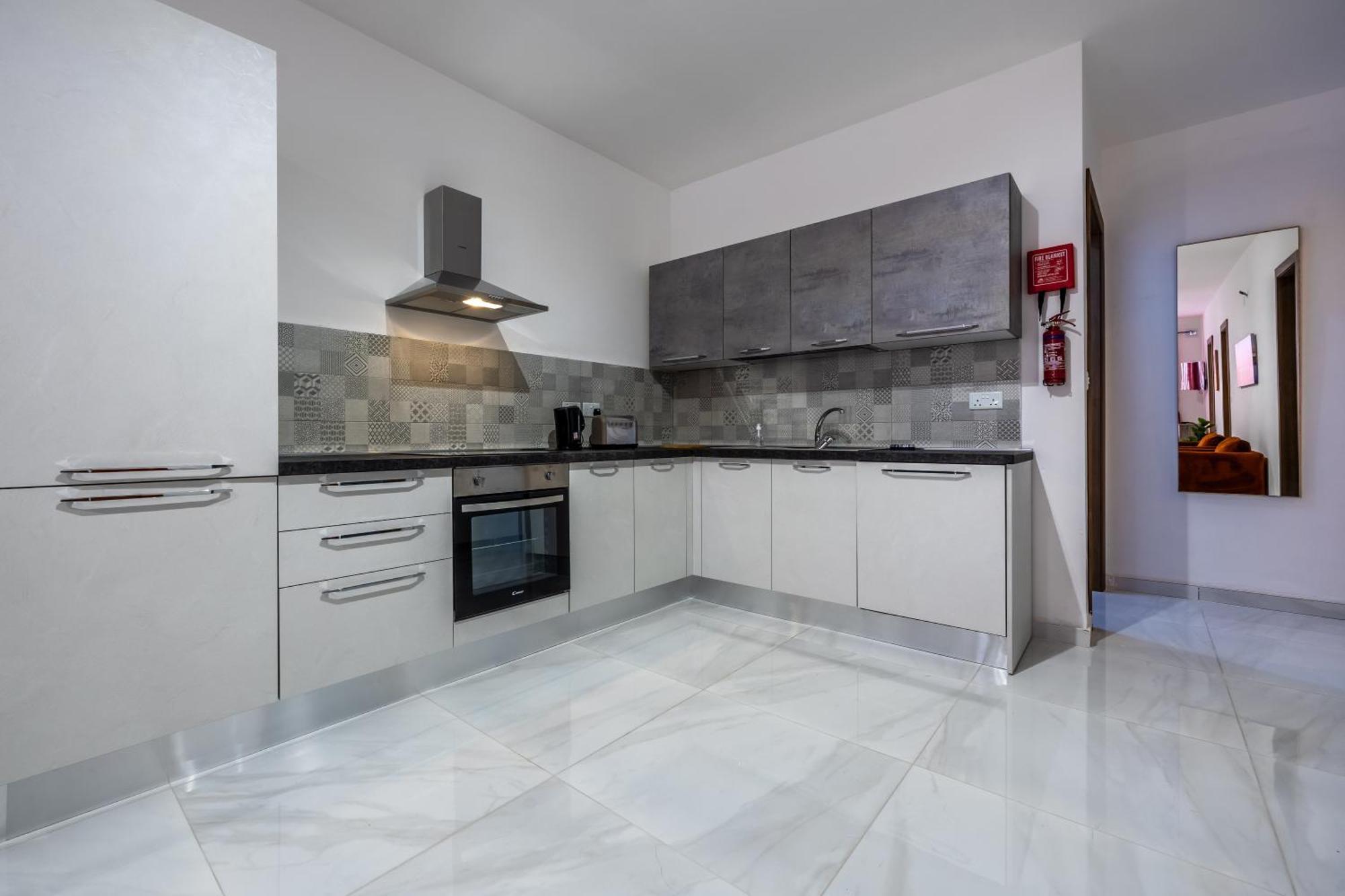 Seabreeze By Sf Homes - Meters Away From The & Pools Apartment St. Paul's Bay